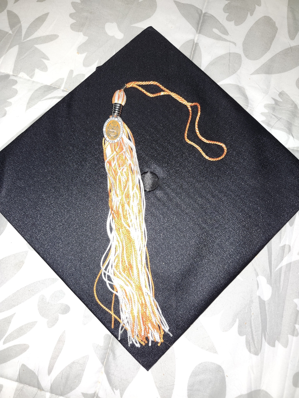 University of Tennessee Knoxville Black & Orange Graduation Set - Picture 3 of 7